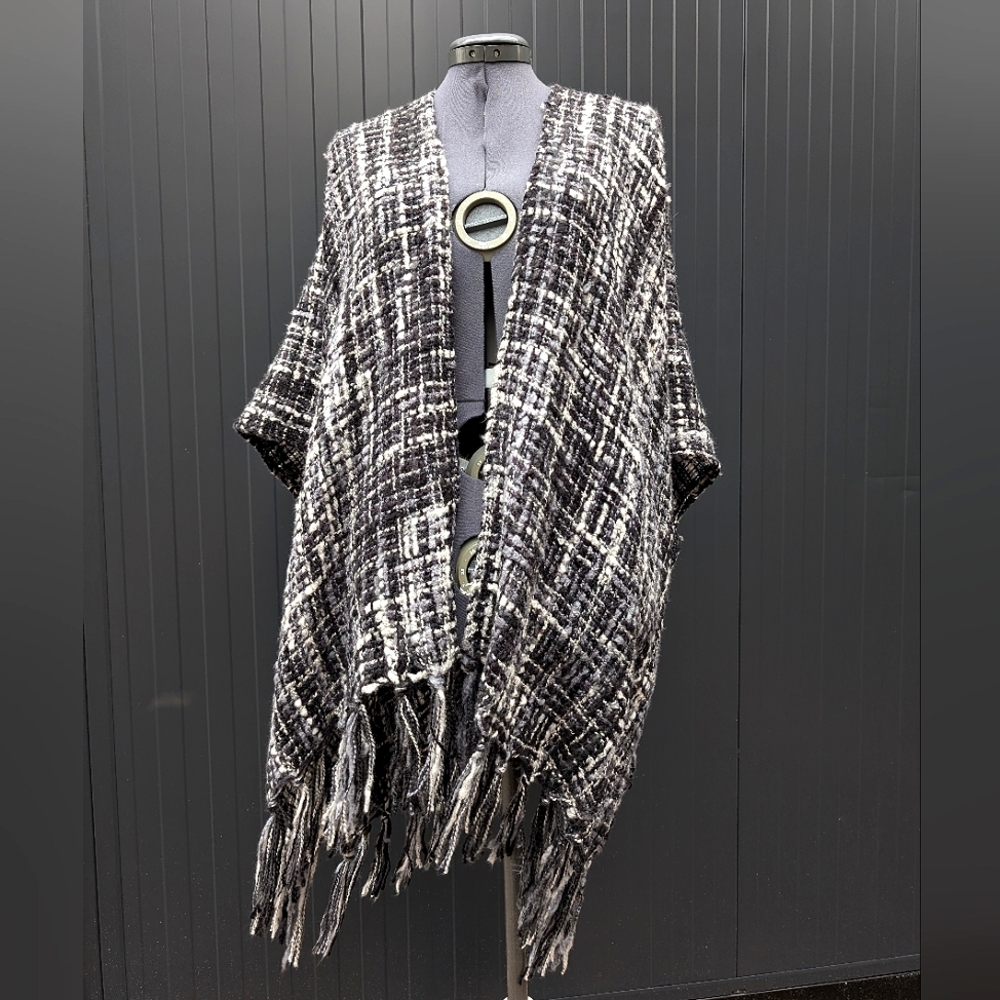 Apt9 Boucle shawl woven black white grey wrap kimono robe free size